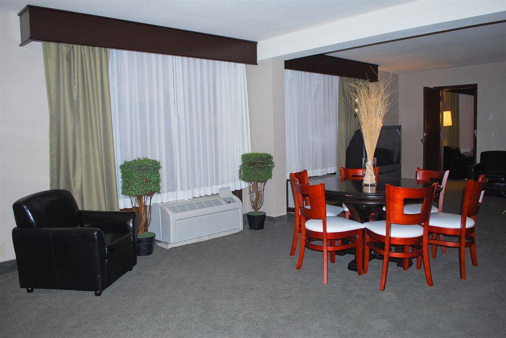 Hotel Wyndham Garden Lafayette Extérieur photo